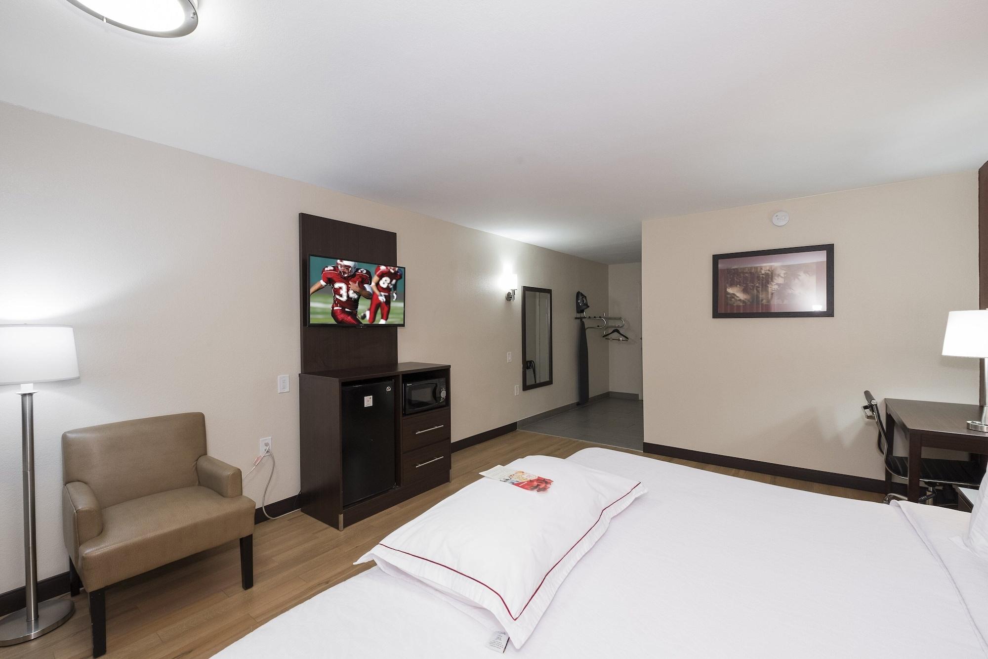 Red Roof Inn Plus+ Poughkeepsie Bagian luar foto