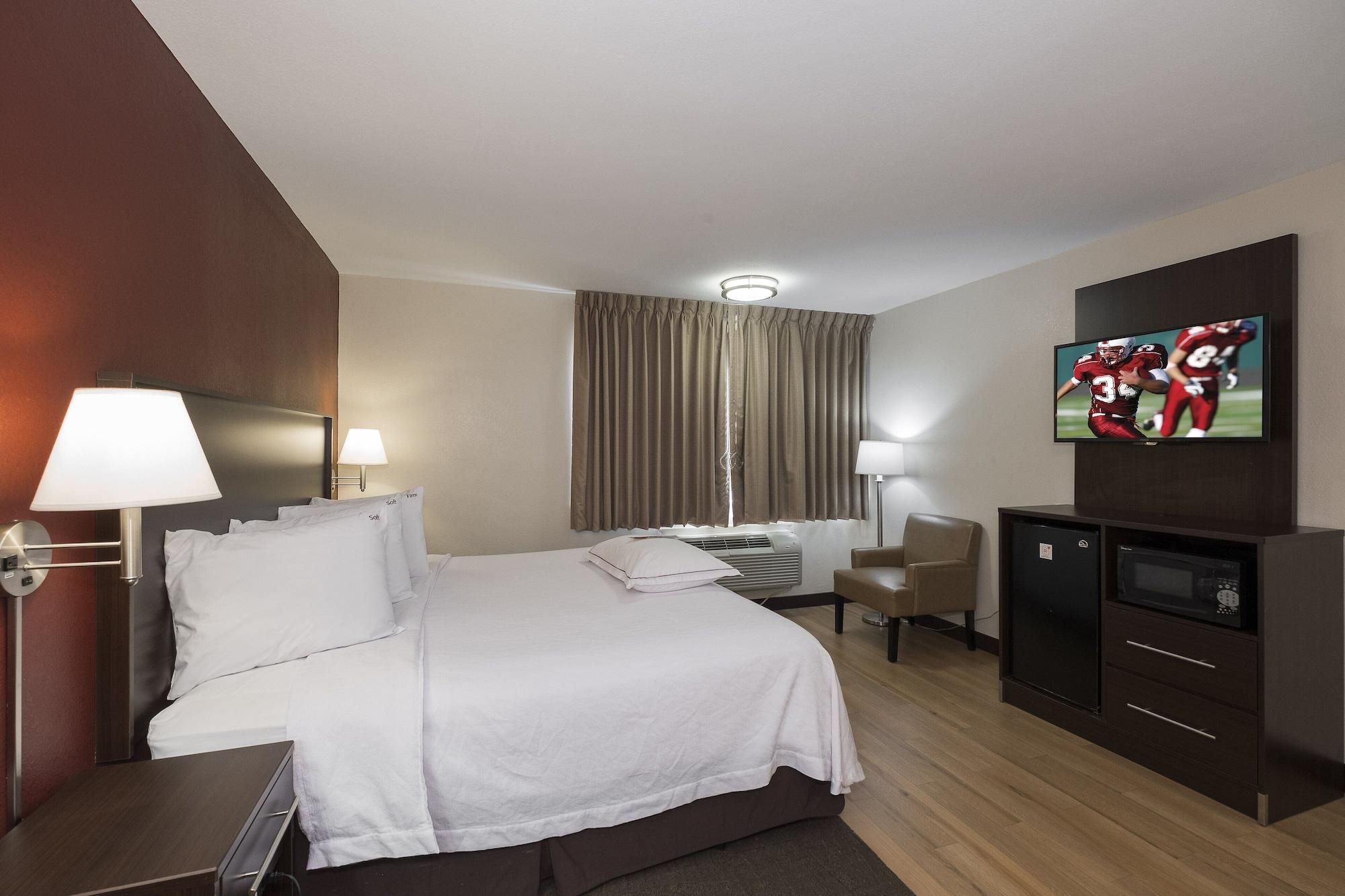 Red Roof Inn Plus+ Poughkeepsie Bagian luar foto