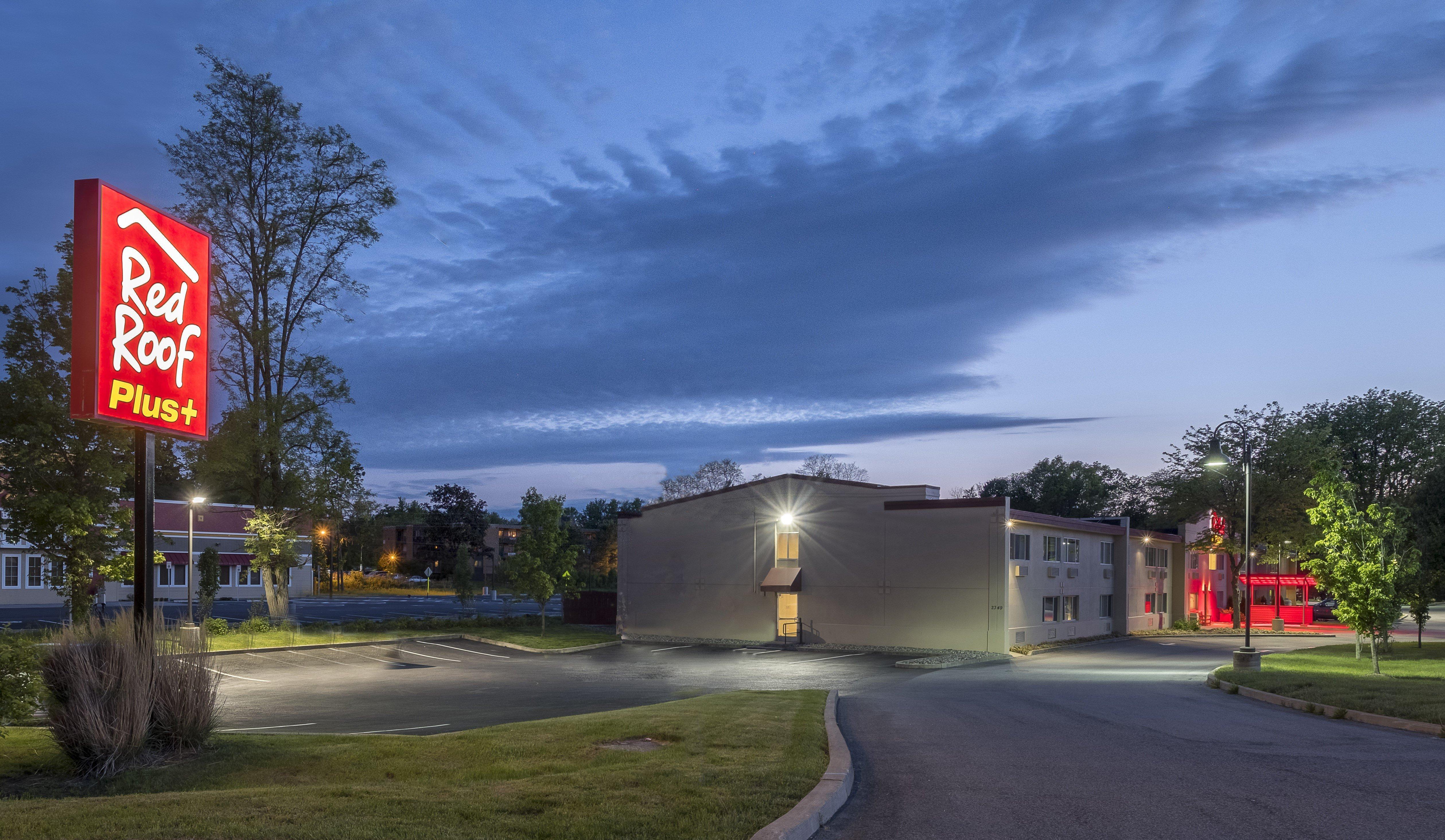 Red Roof Inn Plus+ Poughkeepsie Bagian luar foto