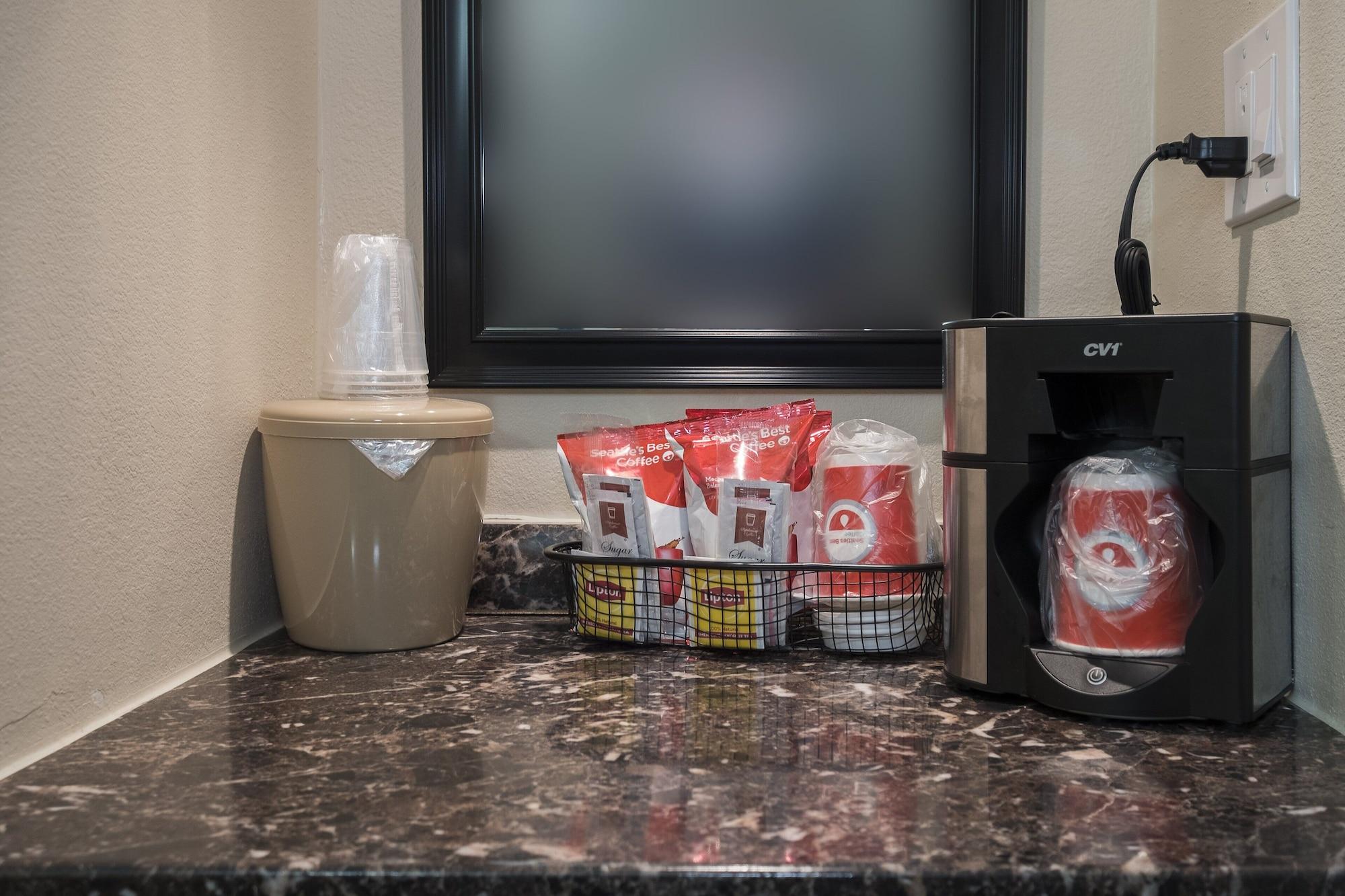 Red Roof Inn Plus+ Poughkeepsie Bagian luar foto