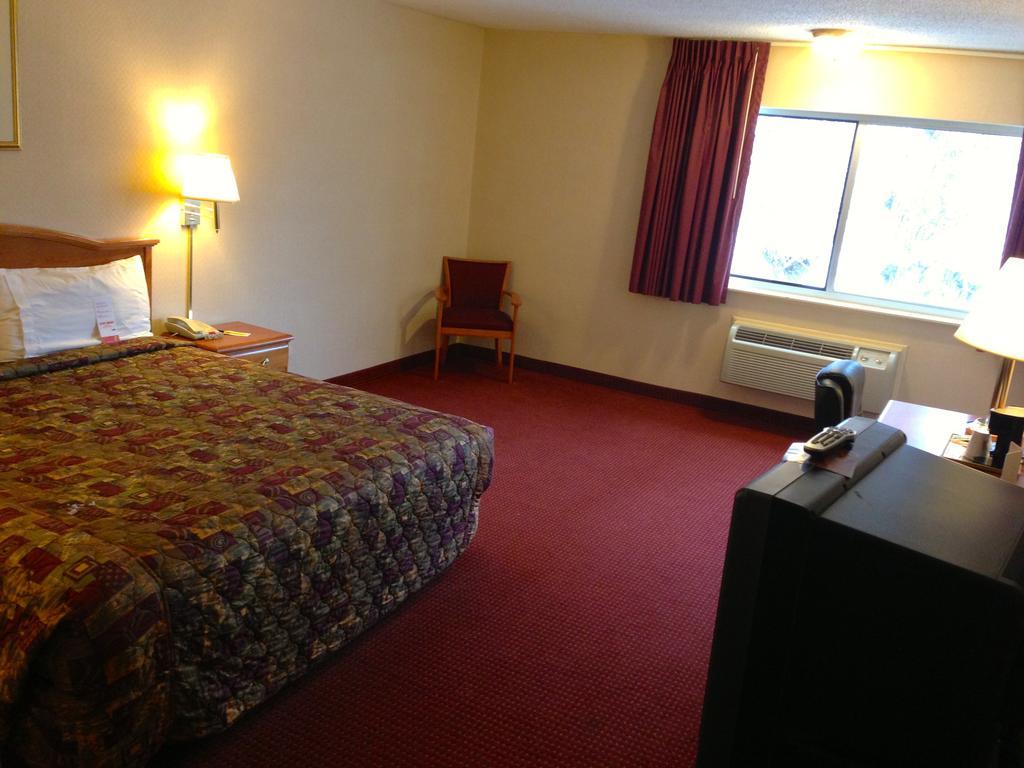 Red Roof Inn Plus+ Poughkeepsie Ruang foto