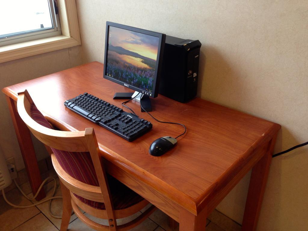 Red Roof Inn Plus+ Poughkeepsie Bagian luar foto